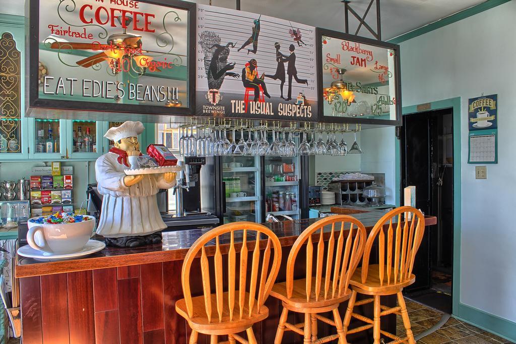 The Old Courthouse Inn Powell River Esterno foto