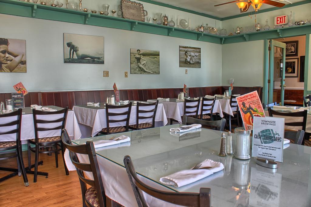 The Old Courthouse Inn Powell River Esterno foto